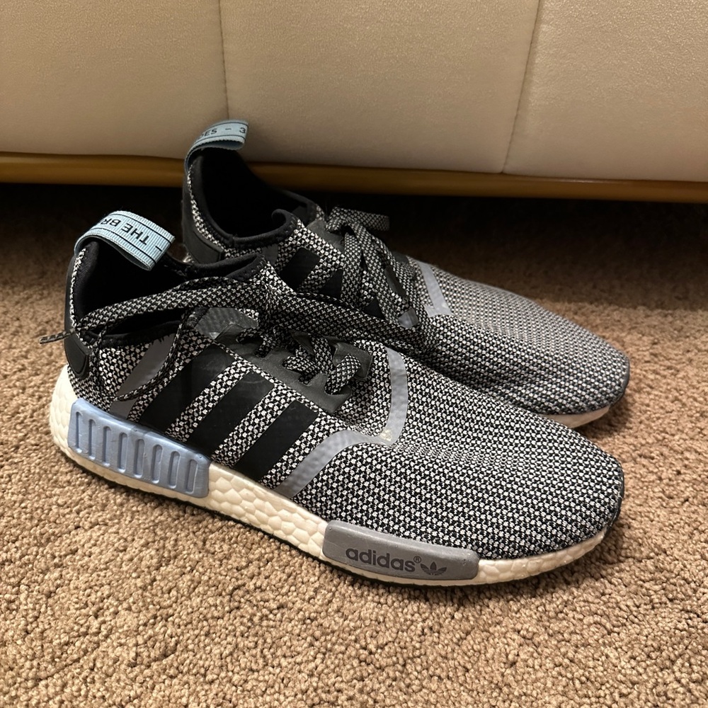 Men’s adidas tennis shoes, size 8, no in soles.